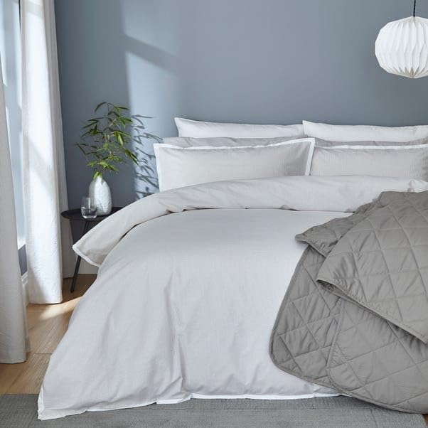 KENSINGTONS LUXURY BEDDING Super King Seersucker Duvet Cover Set including Pillowcases, White