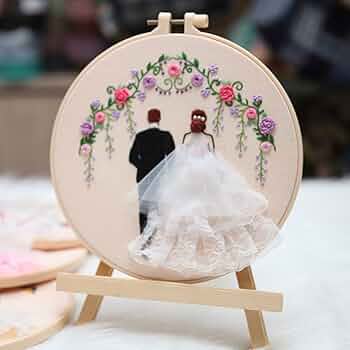 【新品タグ付き】フリンジ付き刺繍オフホワイトトップス　メドモアゼル 新品タグ付き】フリンジ付き刺繍オフホワイトトップス