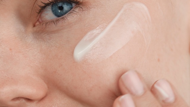 Amazon.com: iS CLINICAL Reparative Moisture Emulsion, Hydrating