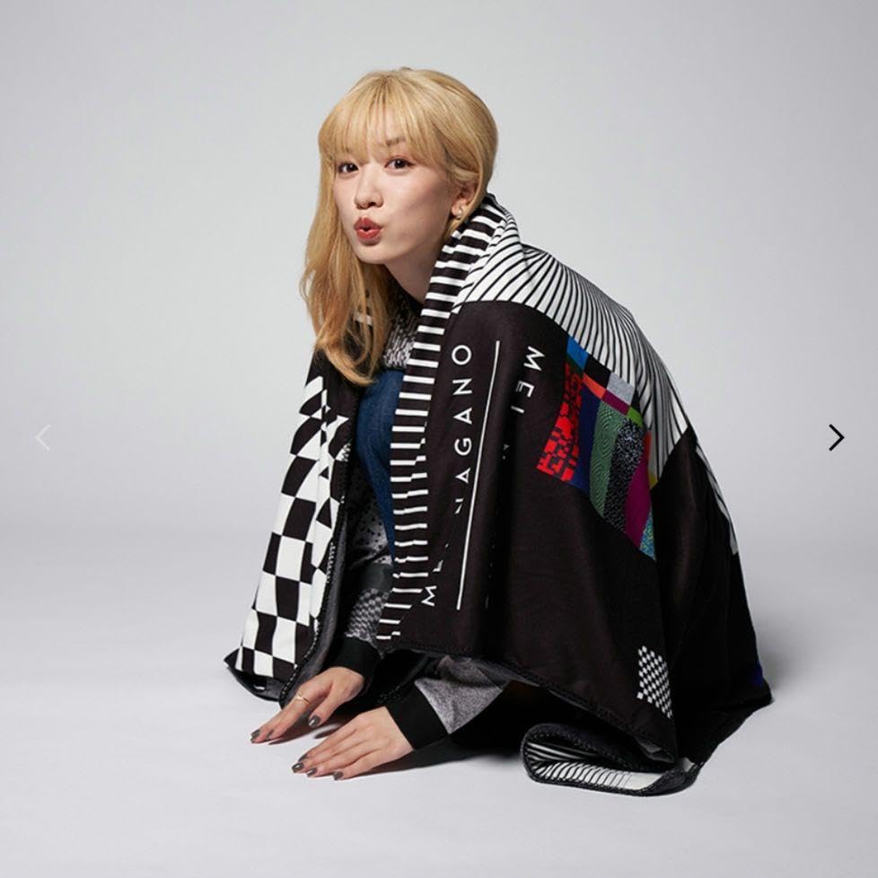 Amazon.co.jp: 永野芽郁 ブランケット “非公開”Blanket V8SP : ホーム 