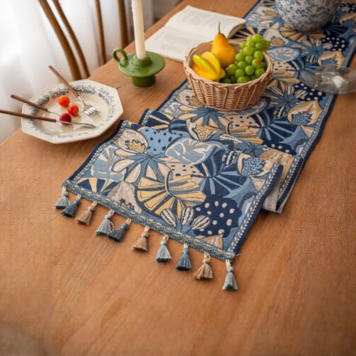Chemin de table jacquard de prestige en chenille douce avec pompons chics
