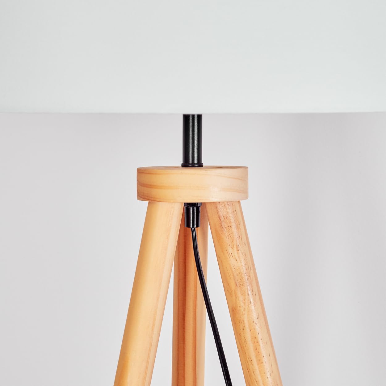 HOFSTEIN Flemming lampa stojąca z drewna/metalu w nowoczesnym stylu boho, abażur z materiału, Ø 50 cm, 153 cm, E27, z włącznikiem nożnym i półką – salon, sypialnia, jadalnia, korytarz