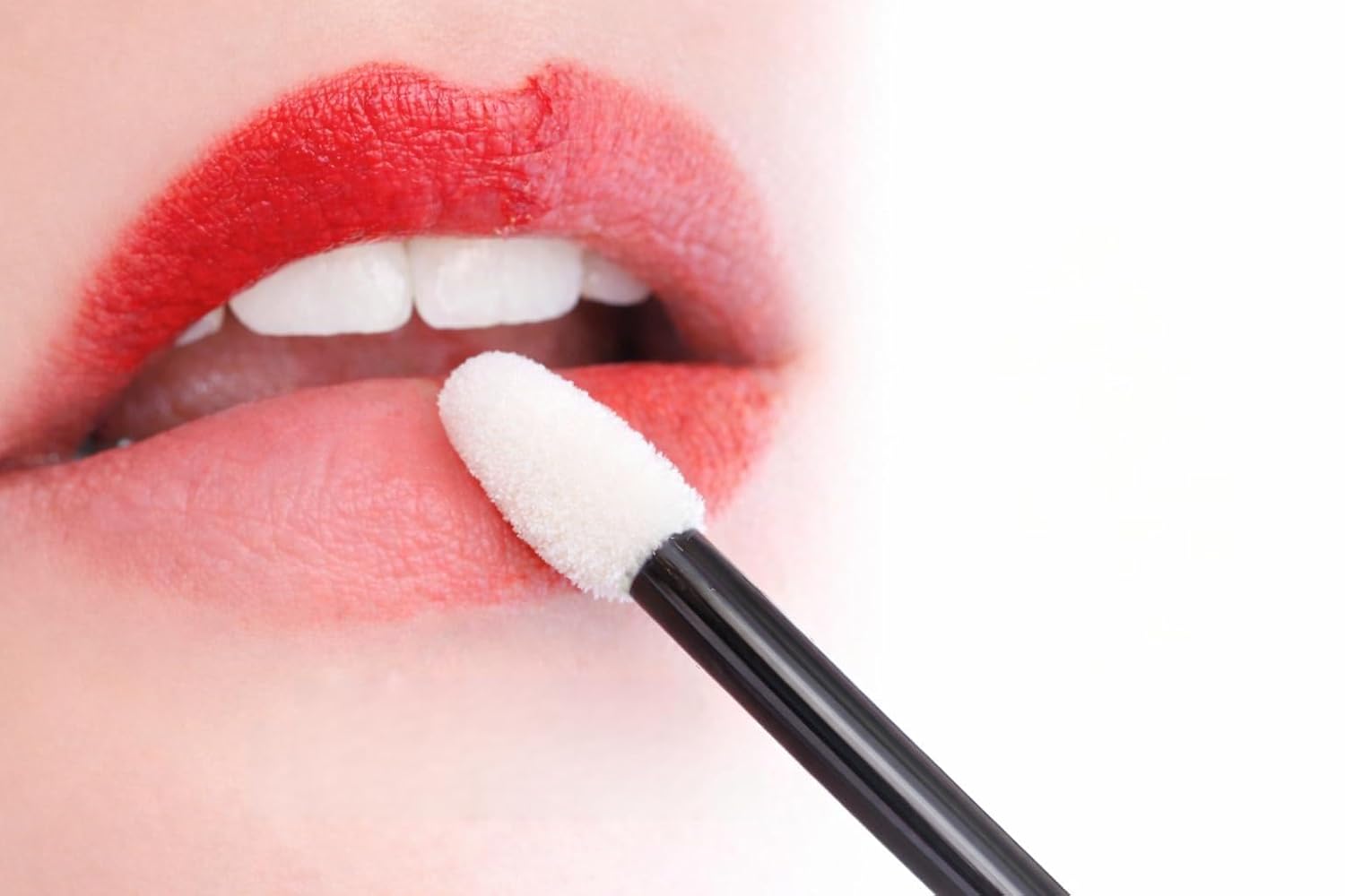 Moisturizing Diamond Kiss Lip Gloss – Hydrating, Long-Lasting Shine with Shea Butter, Vitamin E & Hyaluronic Acid, 0.25oz Sealed