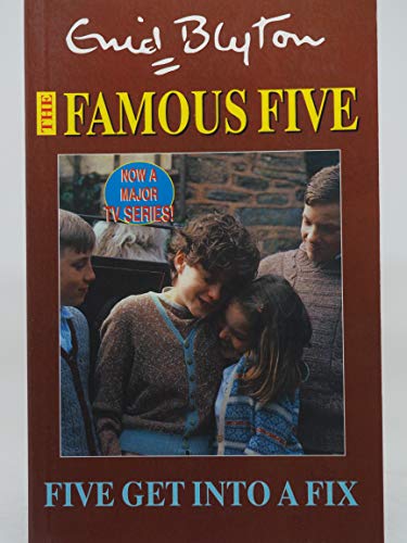 Five Get into a Fix [Large Print] 0754060500 Book Cover