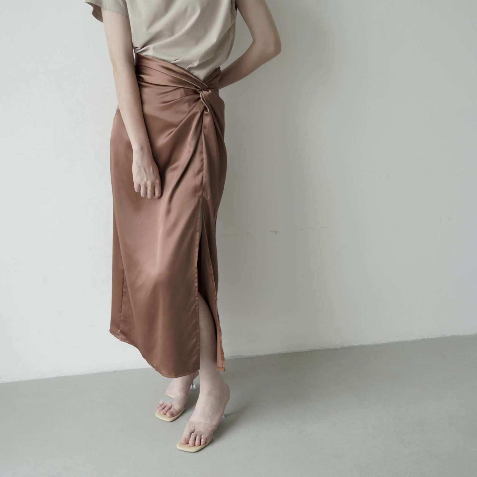 Jupe De Hanche Taille Haute en Satin Marron pour Femme - Conception Croisée Texturée D'Été Jupe Sexy À Fente Latérale sur Le Genou, Jupe Trapèze À La Mode Et Douce pour La Peau,Coffee,