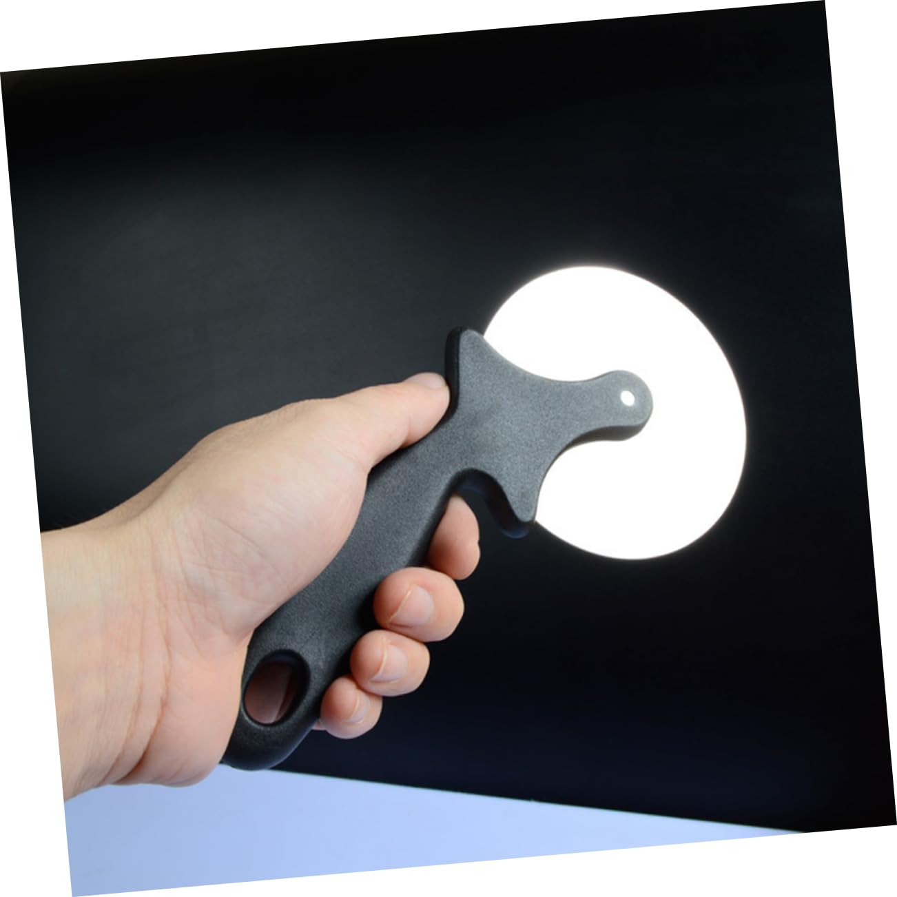 SOLUSTRE Stainless Steel Pizza Cutter with Comfortable Non Slip Grip Handle Efficient Slicing Tool for Pizza Resists Tarnish and Scratching for Home Bakers