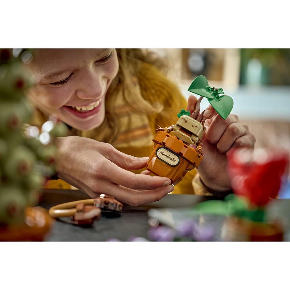 LEGO Harry Potter Rośliny z lekcji zielarstwa w Hogwarcie 76474 | Model roślin z Hogwartu, zestaw konstrukcyjny, prezent dla fana Harry’ego Pottera 12+, klocki dla dzieci, 817 elementów