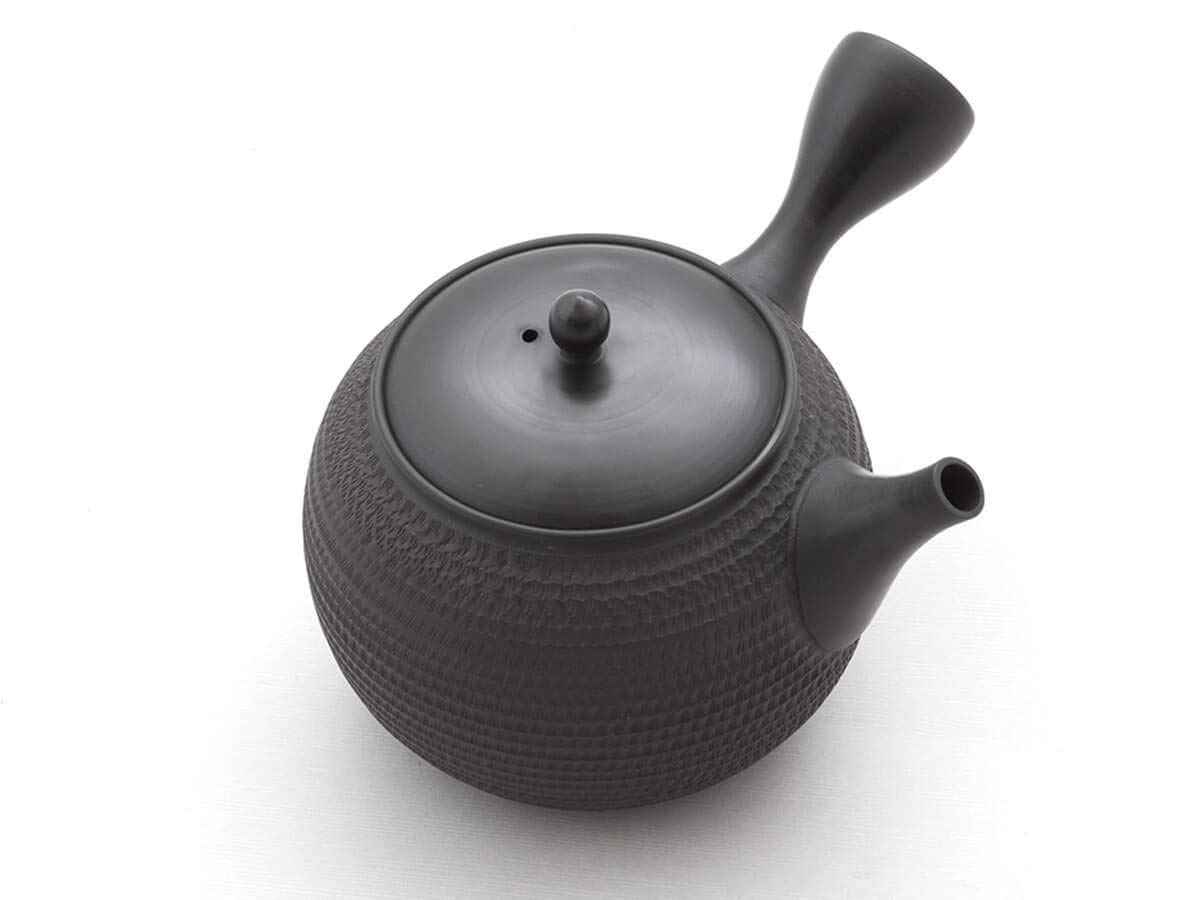 Japanische Teekanne Grüner Tee, Keramik Kyusu Tokoname Japan. Schwarz. Integriertes Tee-Sieb, nicht glasiert