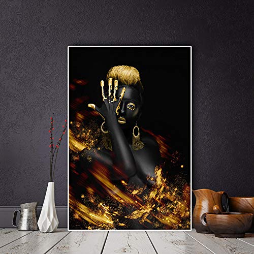 Peinture Femme Africaine Noir et Or pour sublimer un mur de salon vide avec l'art scandinave