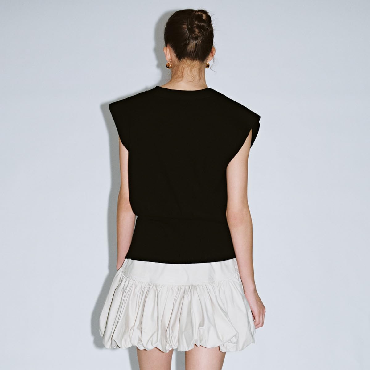 URBAN REVIVO Women's Sweater Vest Sleeveless V-Neck Knit Tops Lightweight with Gold Leaf Button Down Cardigans - Image 3