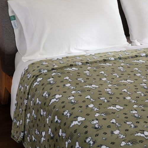 Image of Berkshire Blanket Peanuts VelvetLoft Cute Character Snoopy Plush Blanket,Loden Green,Twin 60 in x 90 in (Official Peanuts Product)