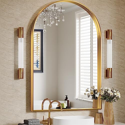 26 White Bathrooms With Gold Fixtures That Feel Ultra Luxurious