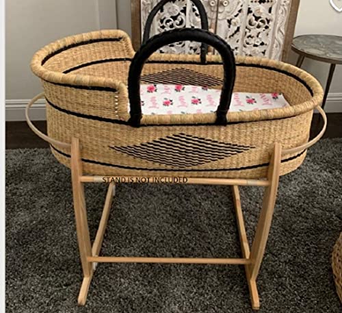 Image of Sleep in Style | Handcrafted Moses Basket for Baby - The Perfect Addition to Your Chic and Cozy Nursery