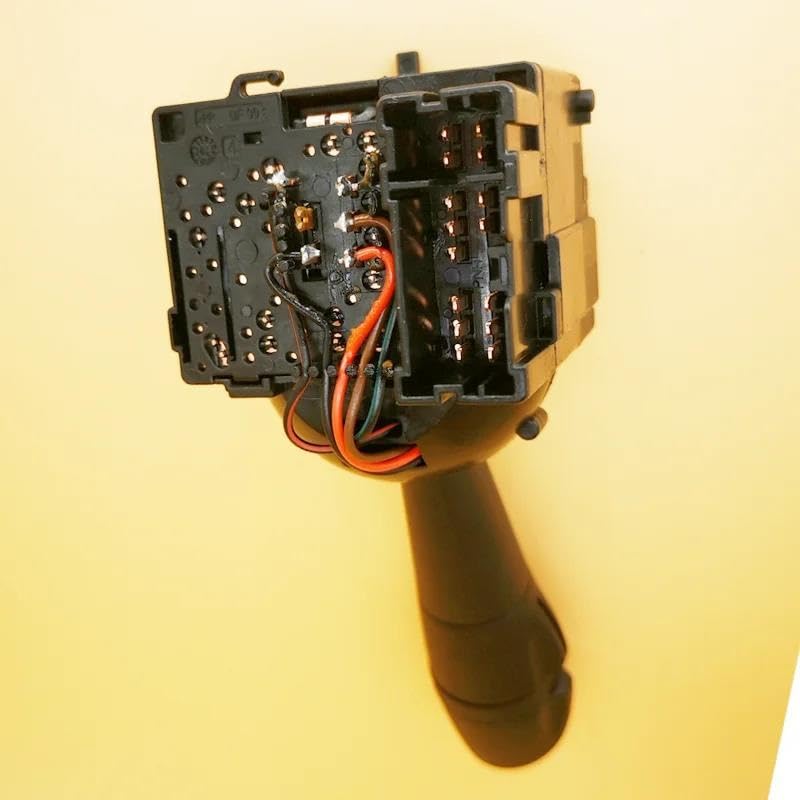 Interrupteur de clignotant 8201167988 : plus de faux contacts sur Sandero