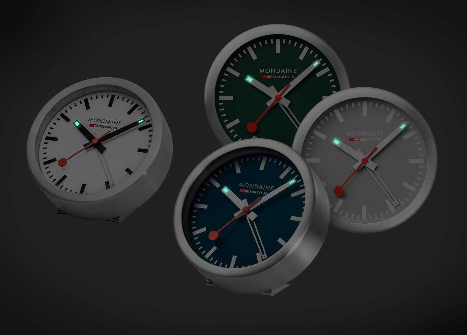 Mondaine - Wecker A997.MCAL.16SBB.1 Tischuhr 125mm - WENDIGE Hände - Bahnhofsuhr aus Aluminium mit rotem Sekundenzeiger staubbeständig - Hergestellt in der Schweiz