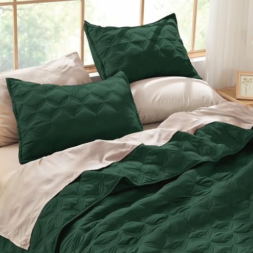 Image of Litanika King Size Quilt Bedding Set, Emerald Green Oversized Lightweight Comforter Bedspreads & Coverlets, Boho Farmhouse Bedding Cover Bed Decor All Season, 3 Pieces (1 Quilt, 2 Pillowcases)