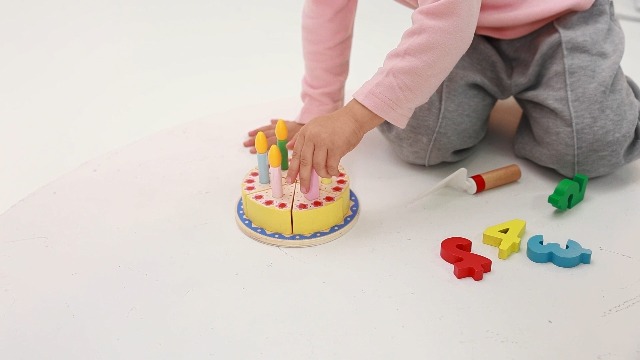 Jouet pour enfants, gâteau, coupe de bois, ensemble alimentaire, jouet en bois Jouet pour enfants, gâteau, coupe de bois, ensemble alimentaire, jouet en bois