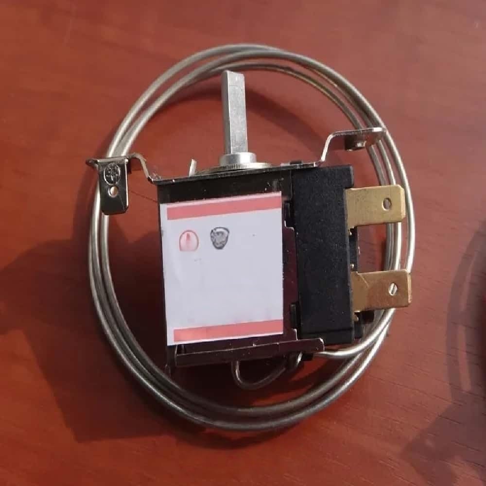 One Refrigerator Thermostat WPF28C Dual-pin Probe, 65 cm in Length.