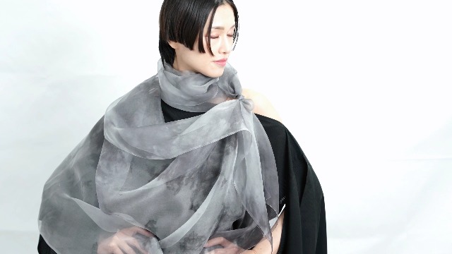 【極美品】SUEWONG/スー・ウォン シルク100%ビジューストール・ショール Instyle Japan シルク100% 正方形 スカーフ 90x90 シルク シルク