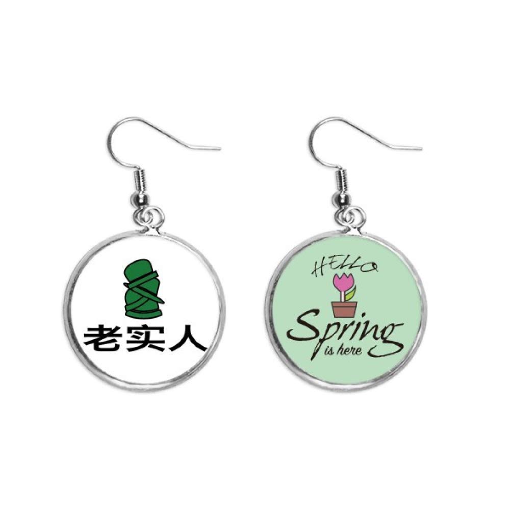 Pendientes de sombrero verde para evitar looks aburridos con joyas de primavera 5