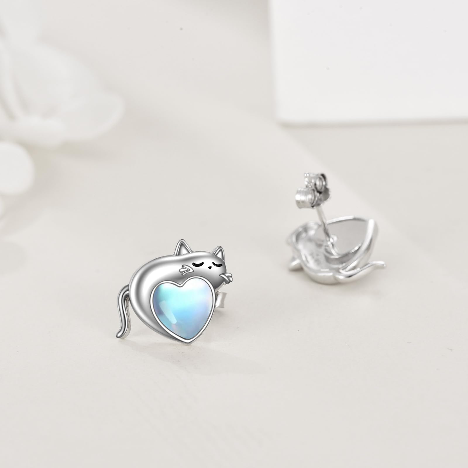 AXELUNA Pendientes de gato o perro, de plata de ley, con piedra lunar, diseño de gato, bonitos aretes de tuerca de animales, regalos de joyería para mujer, talla única, Plata de ley, Piedra lunar