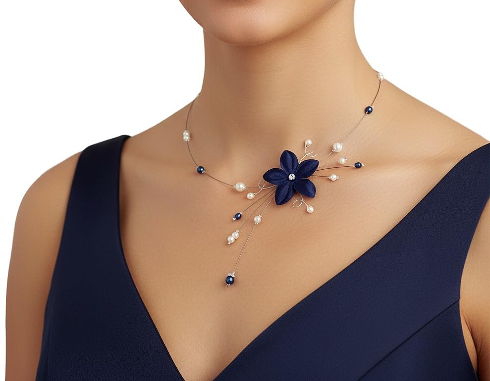 Collier bleu marine fleur et perles, le cadeau idéal pour témoin de mariage
