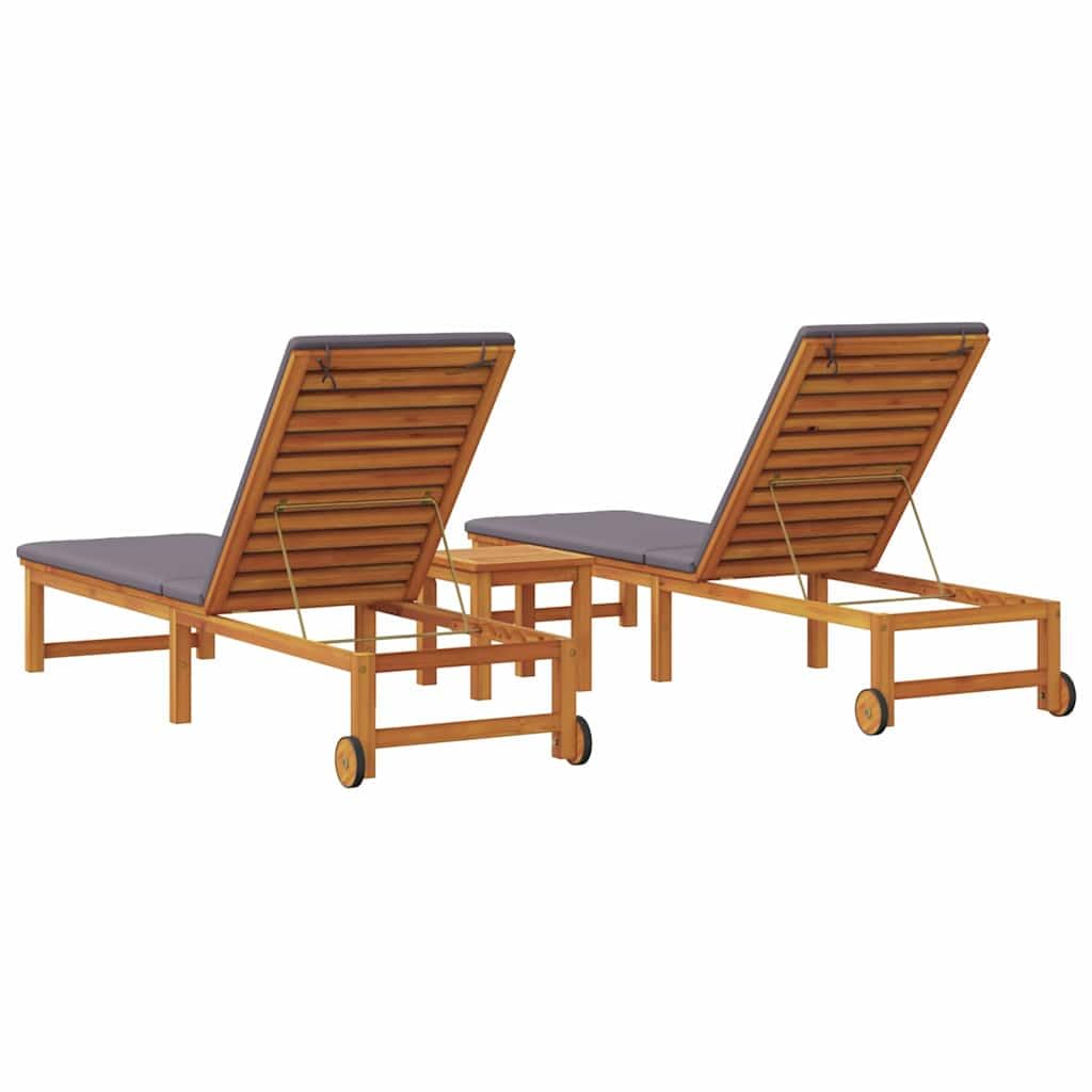 Set 3 Pz Lettini da Sole e Tavolino in Legno Massello di Acacia | Arredo relax da esterno per giardino e terrazza, con schienale reclinabile e pratico tavolino d'appoggio.
