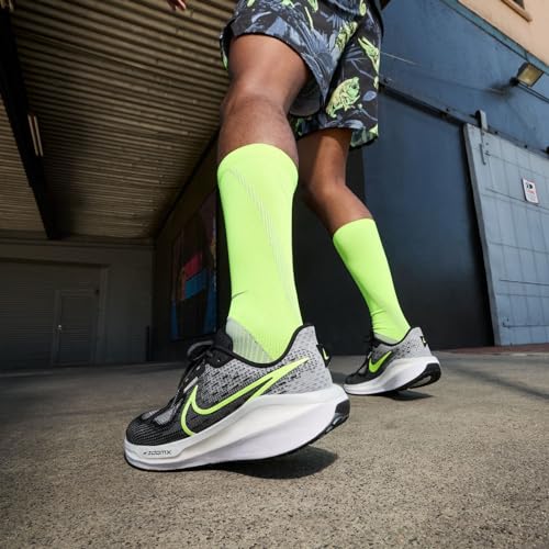 Image of Men's Nike Vomero 17 in Black /Volt-LT Smoke Grey-White