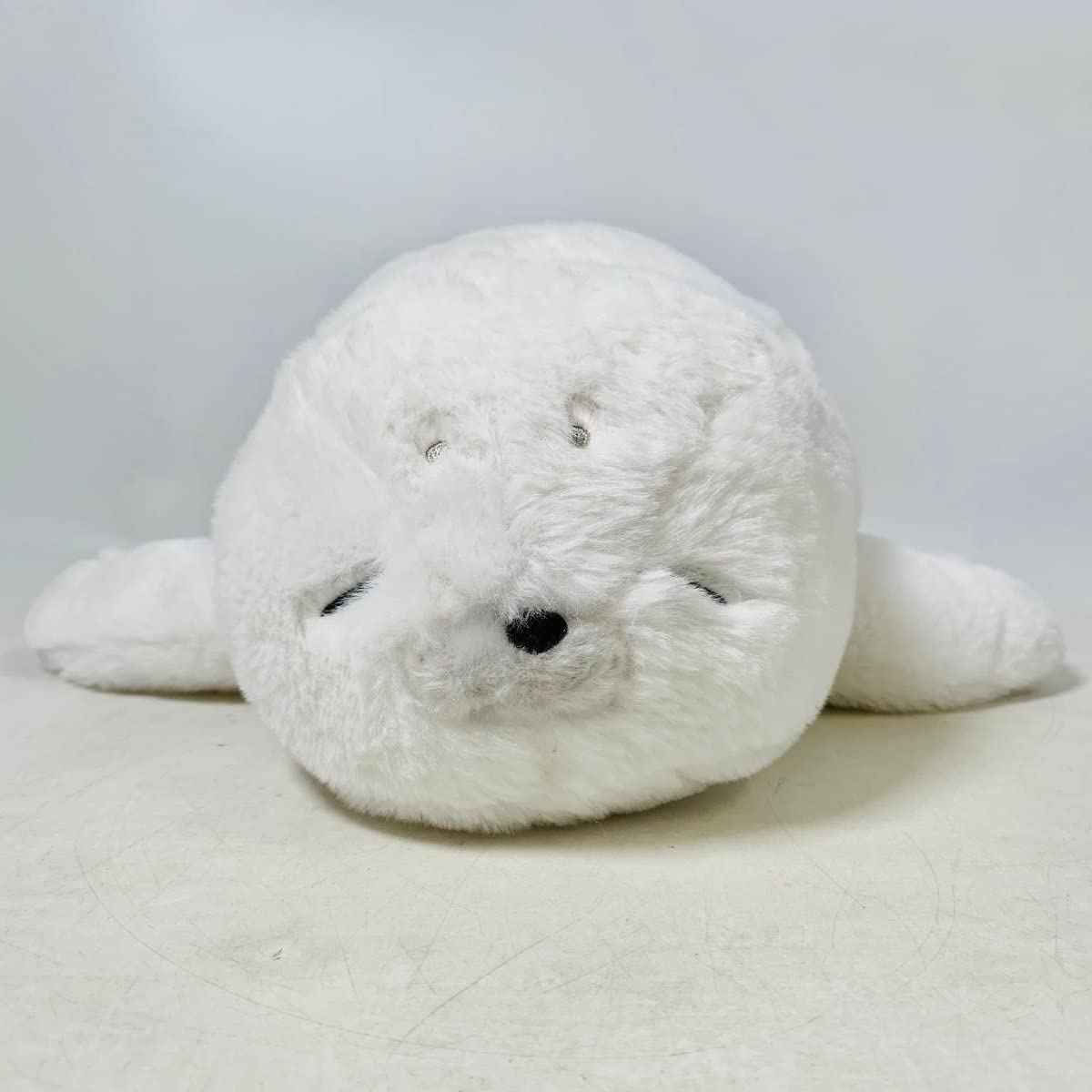 Amazon.co.jp: ほわほわアザラシちゃん すいみんちゃん ぬいぐるみ