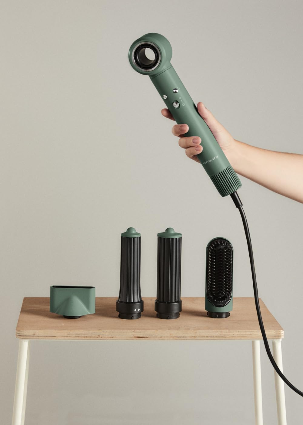 CREATE/ION STYLER PRO/Asciugacapelli ionico 5 in 1 e spazzola per lo styling verde salvia/Motore DC Brushless, 3 velocità, funzione aria fredda, 3 livelli di temperatura, con custodia, 1300W