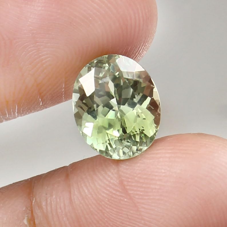 Pierre gemme saphir vert Ceylan 11x9mm à facettes GH_NAT_09151 d'exception