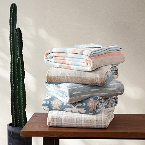 Wrangler - Queen Size Blanket, Super Soft & Reversible Plush Fleece Bedding, Throw Blanket for Couch or Bed (Dakota Grey) by Wrangler - Image 5