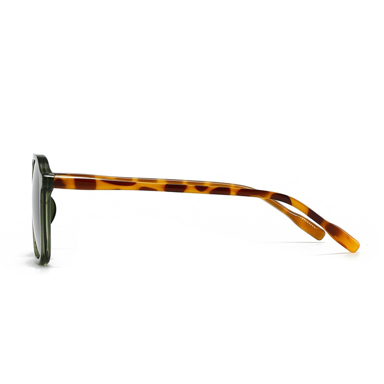 Lunettes de soleil de style rétro