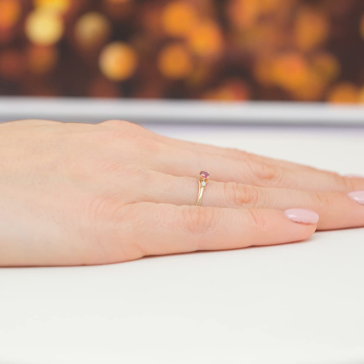 MARKO Damen Goldring mit Rubin 0.15Ct und Diamanten, 14 Karat Gold (585) | Goldring inklusive Box | Goldring für Frauen