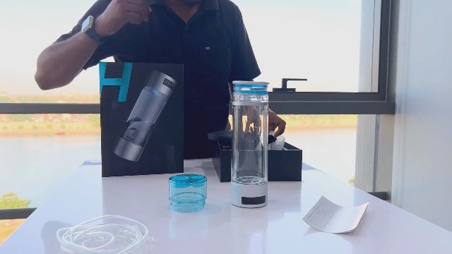 HYDROGEN WATER Bottle |SPE-PEM Technology|1 Year Warranty| Platinum  Titanium plates (Silver) : Amazon.in: Home & Kitchen