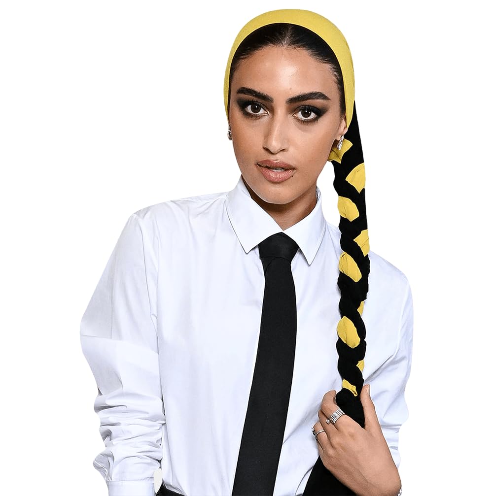 Yara Alnamlah (Pose) Half Body Buddy Cutout