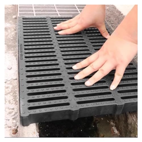 Gouttière d'auge pour évacuer l'eau de pluie du jardin avec crépines de drainage de puits