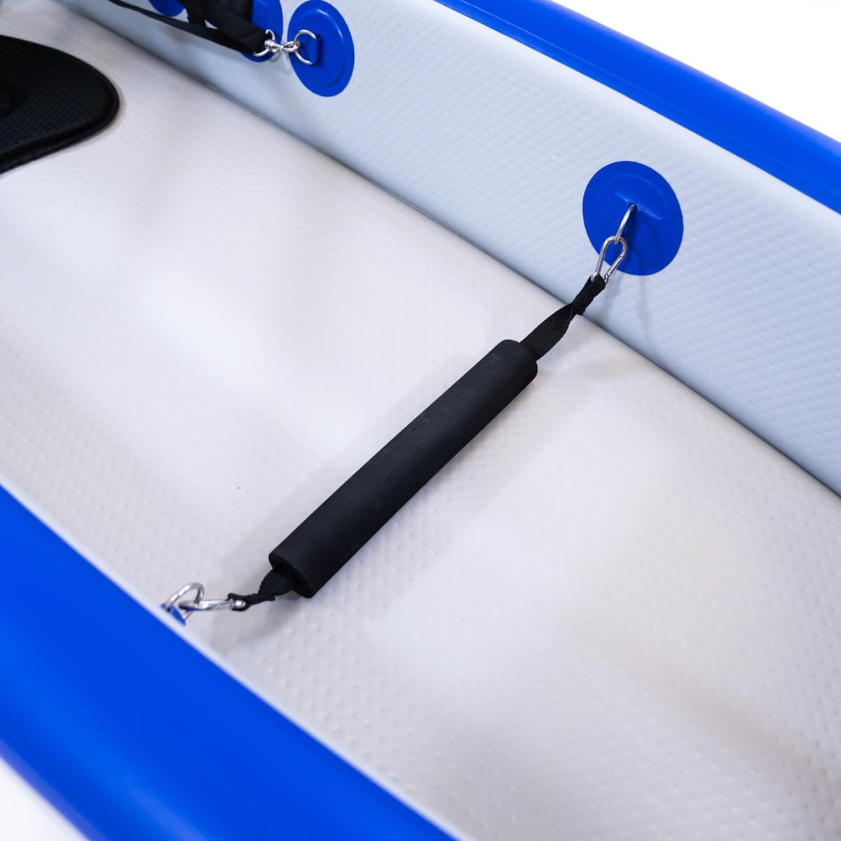 No Stress Kajak Einsitzer 350 cm I Inflatable Kajak mit Dropstitch-Technologie I Hervorragender Richtungstabilität, 3-Kammer-System I Inkl. Paddel, Sitz, Pumpe, Finne, Rucksack, Repair Kit