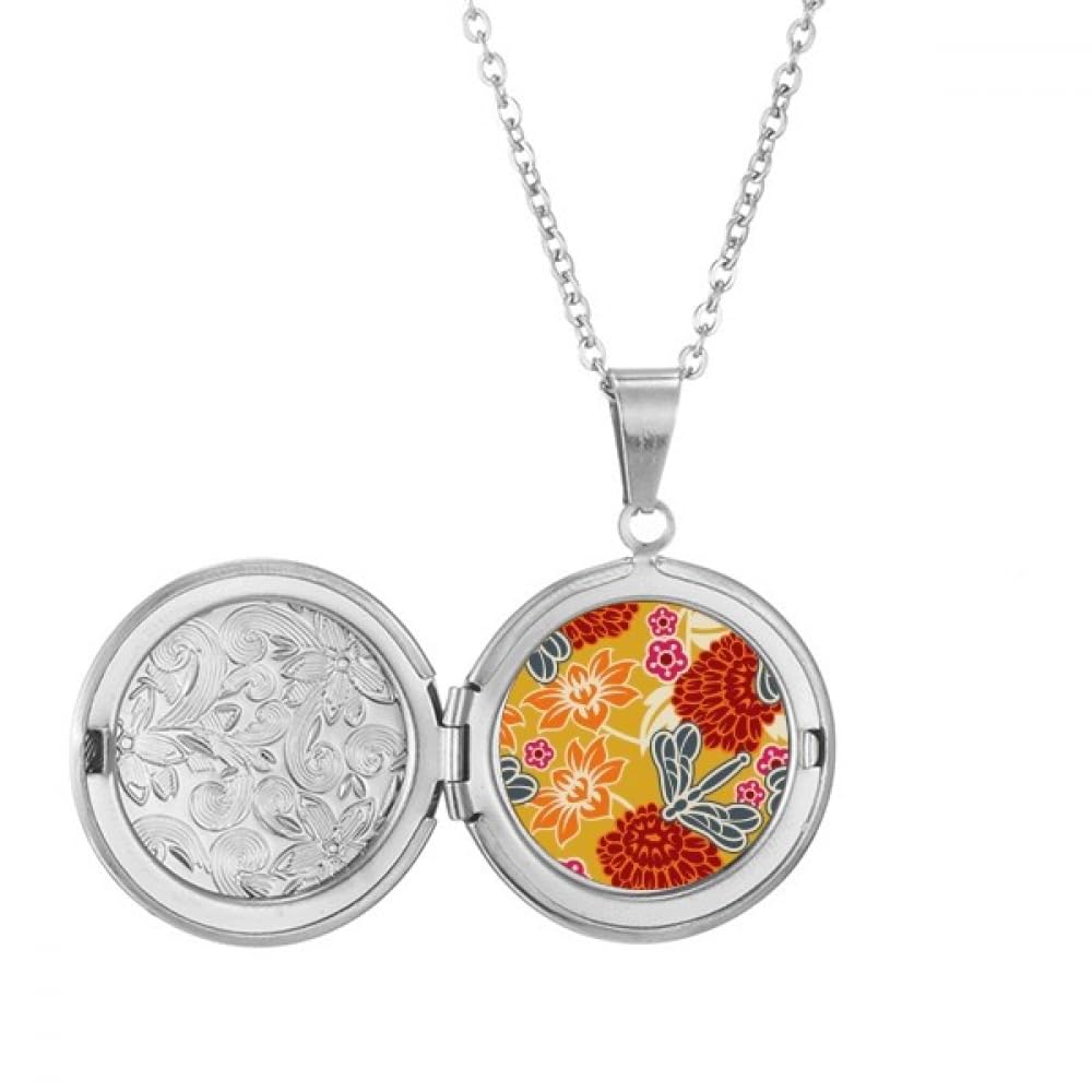 Collier médaillon fleurs asiatiques pour éviter les bijoux ternes sans relief - 5
