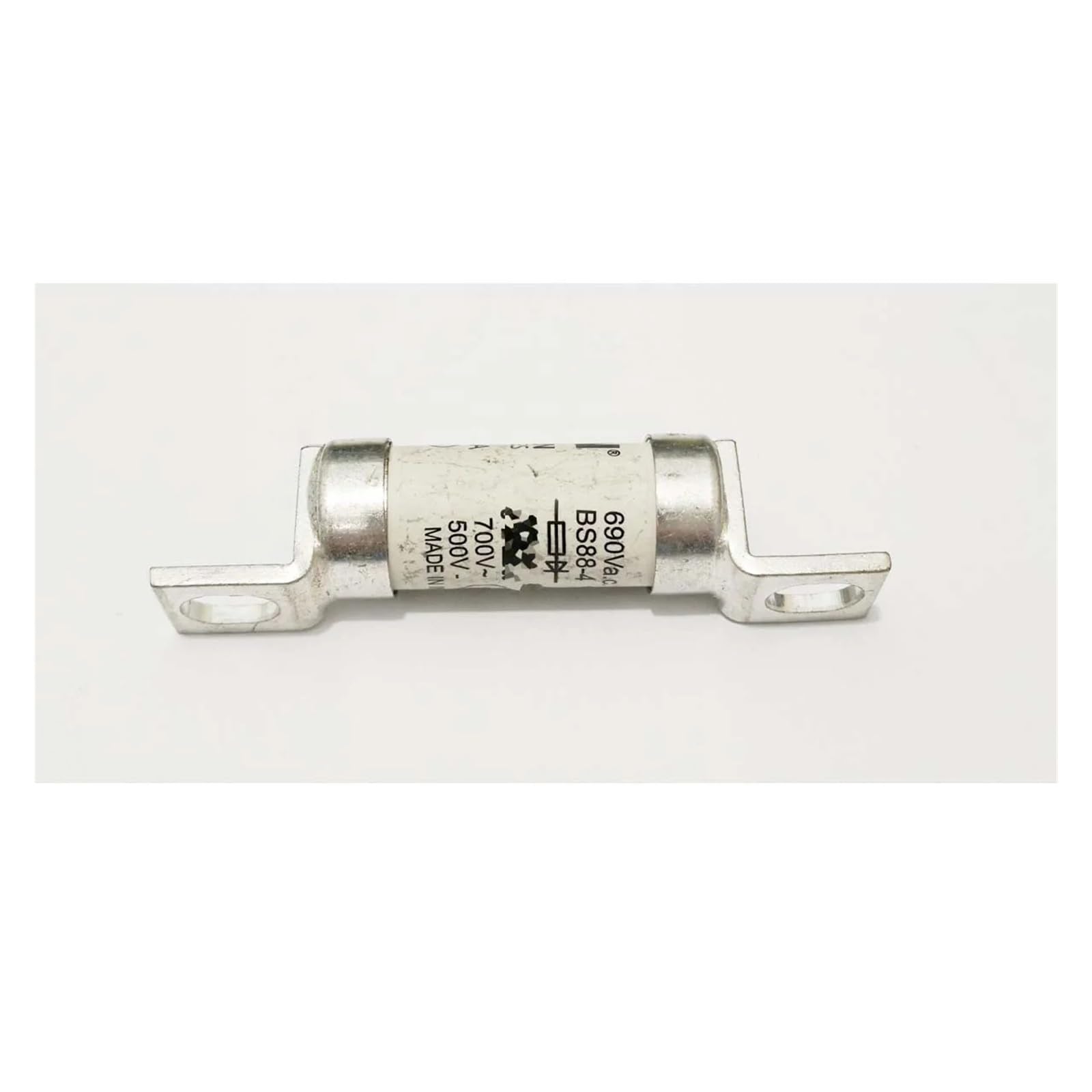 Fusible ca Type T 63FE évite les pannes sur réseau 690V BS88:4
