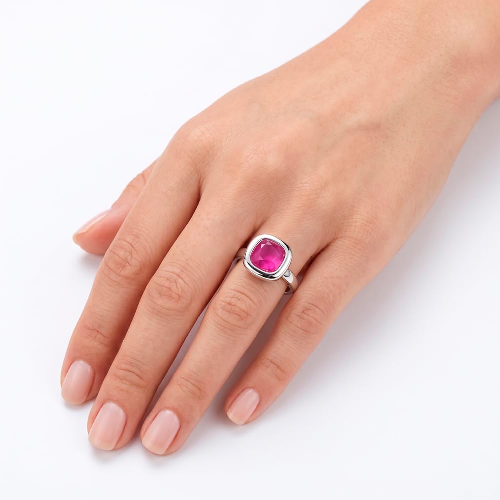 Passo Anillo piedra fucsia para mujer en plata. Este anillo Solien tiene un cristal tallado en acabado cerámico muy original, además de ser un modelo ajustable