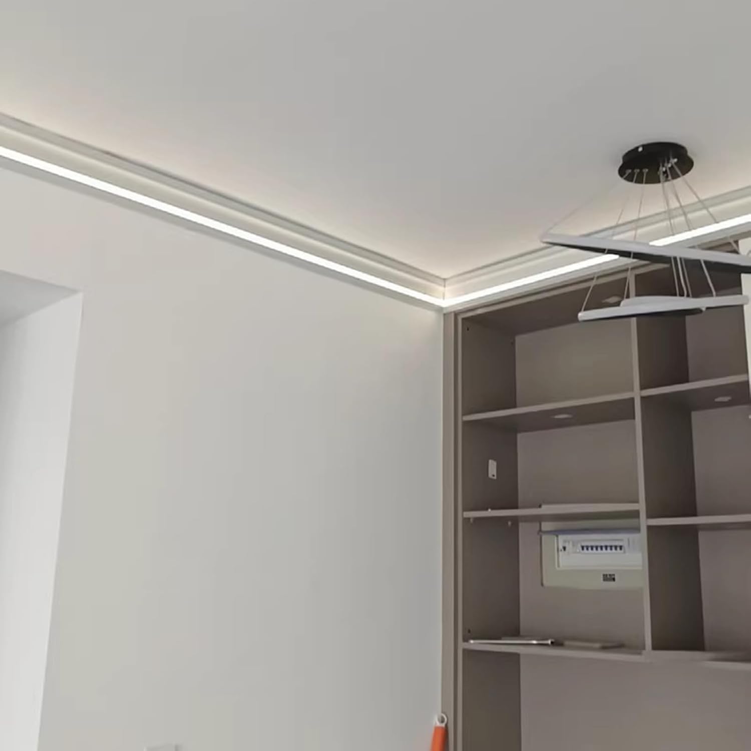 アルミプロファイル間接照明クラウンモールディング、天井用LEDライトチャンネル、ホワイトディフューザーカバー、ベースボードLEDトリ