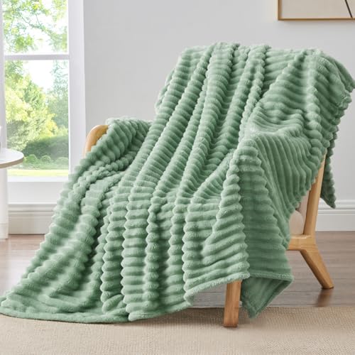 Save 43% on BEDELITE Fleece Green Throw Blanket - Soft & Warm