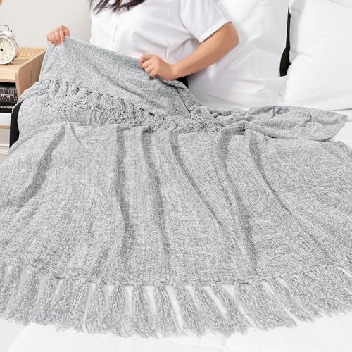 PAVILIA Hellgraue Chenille-Überwurfdecke für Couch, weiche, graue Strickdecke mit Quasten-Fransen, gewebte Chenille-Strickdecke… – Ansicht 6