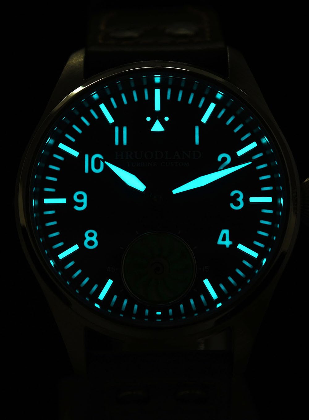 Orologio Uomo Automatico con Design Militare da Aviatore Vintage, Cassa 44mm, Vetro Zaffiro, Movimento Automatico, Quadrante con Grande Numeri Luminosi BGW9, Cinturino in Pelle