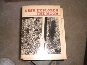 Paperback USSR Explores the Moon [French] Book