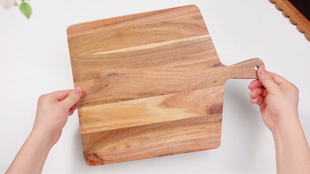 Tabla de cortar tortuga marina de madera de acacia y resina azul miniatura 7