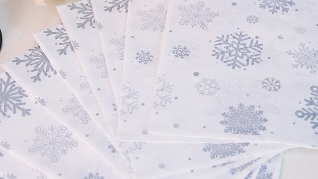 100 Christmas Snowflake Paper Napkins - Silver & White Holiday Dinner Napkins