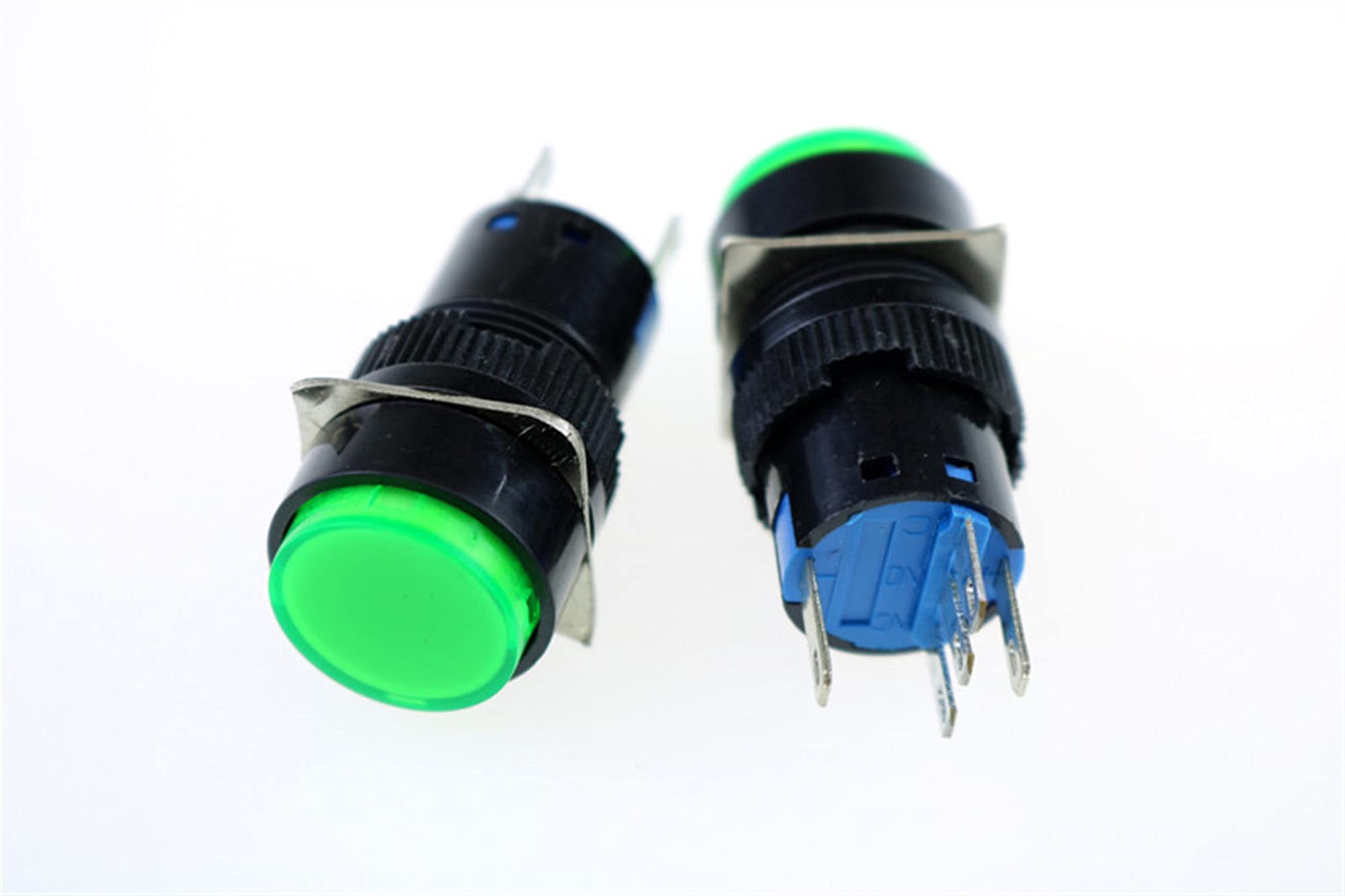 Bouton poussoir AC 220V vert pour rénover un atelier de bricolage ou automatiser un portail