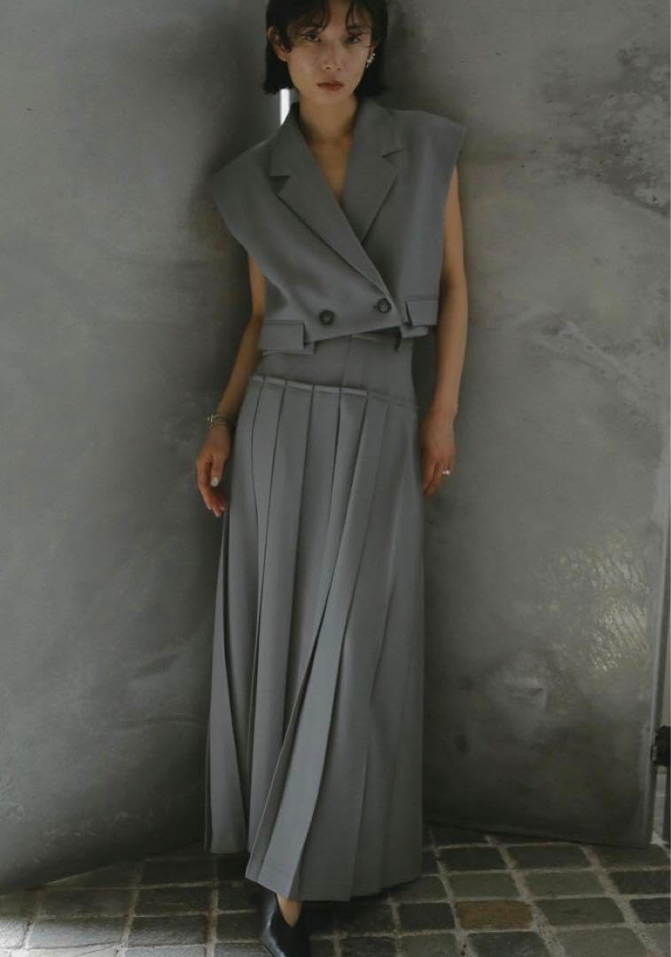 LAYER VEST WITH PLEATS SKIRT